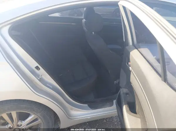 KMHD84LF0JU504295 2018 HYUNDAI ELANTRA - Image 8