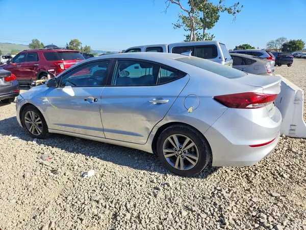 KMHD84LF0JU520402 2018 HYUNDAI ELANTRA - Image 2