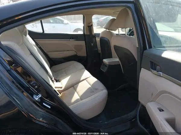 KMHD84LF0JU571978 2018 HYUNDAI ELANTRA - Image 8