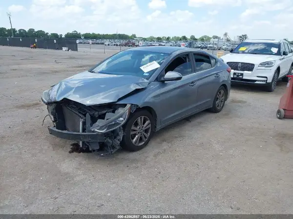 KMHD84LF0JU599747 2018 HYUNDAI ELANTRA - Image 2