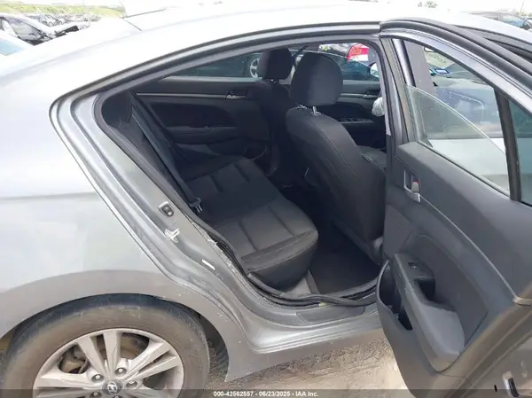 KMHD84LF0JU599747 2018 HYUNDAI ELANTRA - Image 8