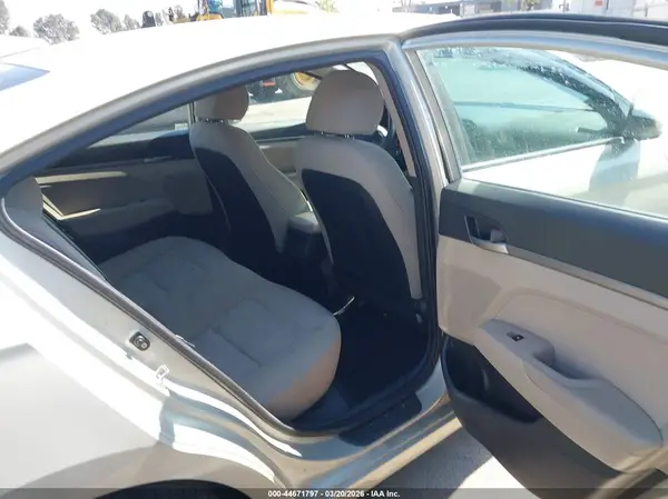 KMHD84LF0JU600038 2018 HYUNDAI ELANTRA - Image 8