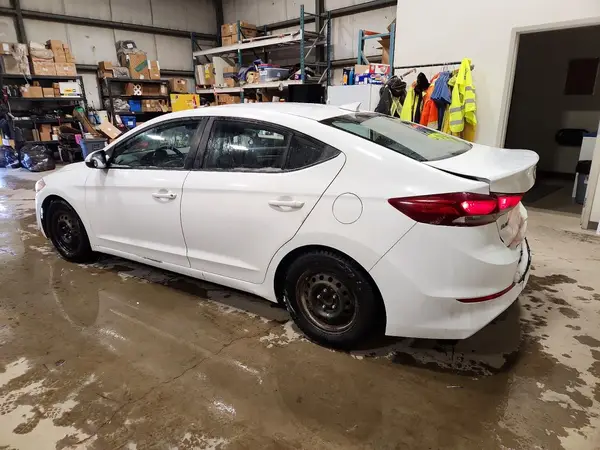 KMHD84LF0JU635369 2018 HYUNDAI ELANTRA - Image 2