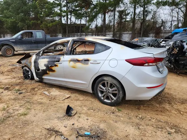 KMHD84LF0JU654326 2018 HYUNDAI ELANTRA - Image 2