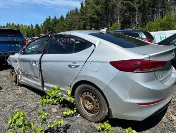 KMHD84LF0JU705288 2018 HYUNDAI ELANTRA - Image 2