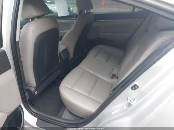 KMHD84LF1HU066624 2017 HYUNDAI ELANTRA - Image 8