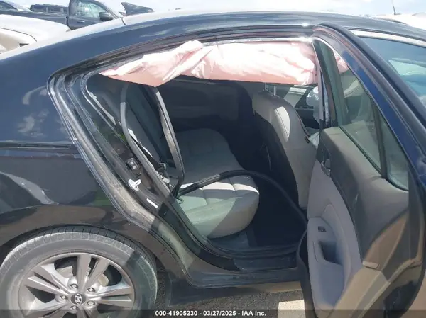 KMHD84LF1HU075727 2017 HYUNDAI ELANTRA - Image 8
