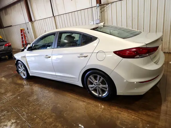 KMHD84LF1HU102599 2017 HYUNDAI ELANTRA - Image 2