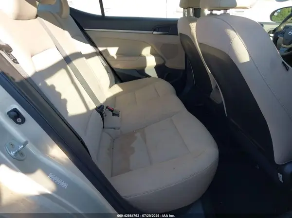 KMHD84LF1HU102764 2017 HYUNDAI ELANTRA - Image 8