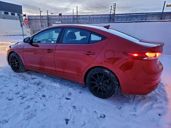KMHD84LF1HU125851 2017 HYUNDAI ELANTRA - Image 2