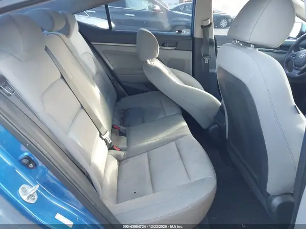KMHD84LF1HU137143 2017 HYUNDAI ELANTRA - Image 8