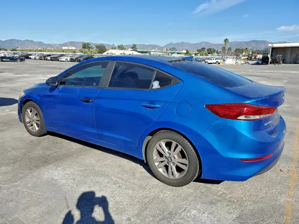 KMHD84LF1HU137238 2017 HYUNDAI ELANTRA - Image 2