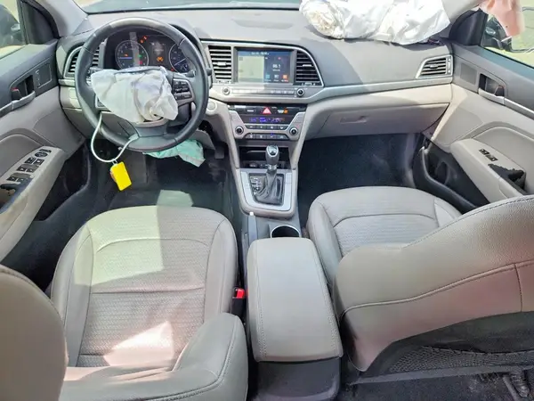 KMHD84LF1HU155982 2017 HYUNDAI ELANTRA - Image 8