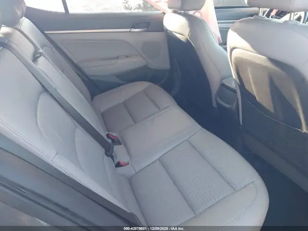 KMHD84LF1HU179683 2017 HYUNDAI ELANTRA - Image 8