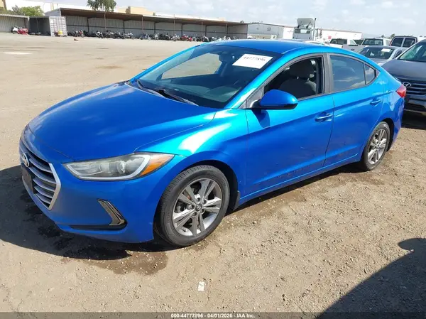 KMHD84LF1HU195785 2017 HYUNDAI ELANTRA - Image 2