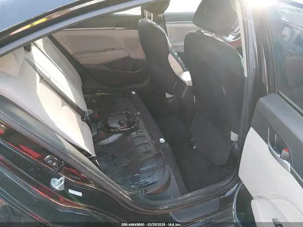 KMHD84LF1HU206218 2017 HYUNDAI ELANTRA - Image 8