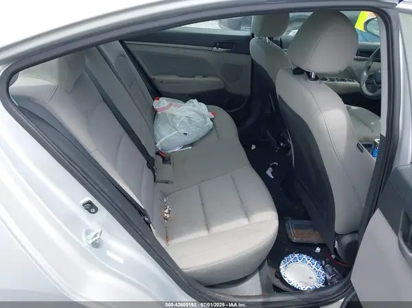 KMHD84LF1HU227876 2017 HYUNDAI ELANTRA - Image 8