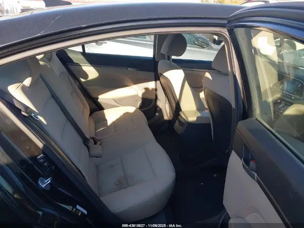 KMHD84LF1HU238876 2017 HYUNDAI ELANTRA - Image 8