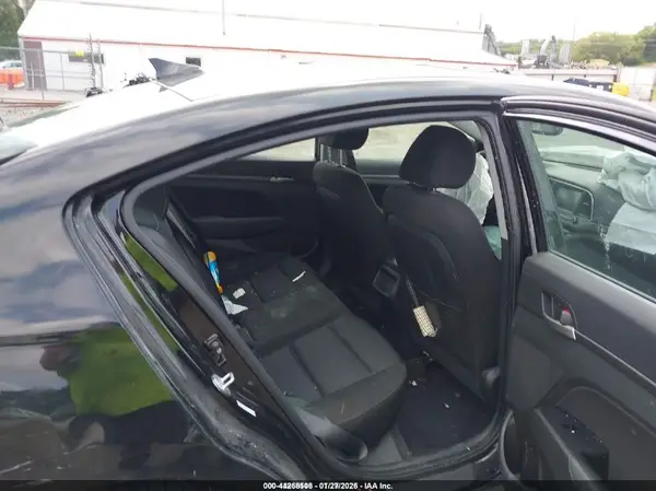 KMHD84LF1HU240689 2017 HYUNDAI ELANTRA - Image 8