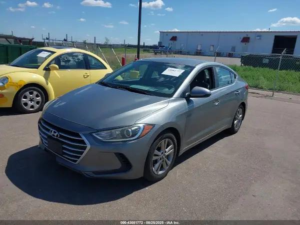 KMHD84LF1HU241597 2017 HYUNDAI ELANTRA - Image 2