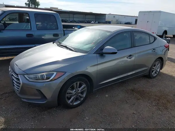 KMHD84LF1HU241762 2017 HYUNDAI ELANTRA - Image 2