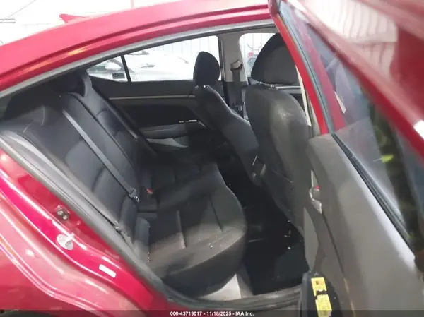 KMHD84LF1HU244791 2017 HYUNDAI ELANTRA - Image 8