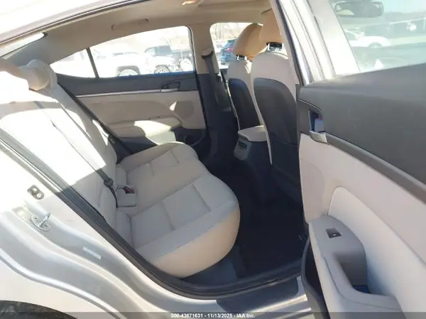KMHD84LF1HU274860 2017 HYUNDAI ELANTRA - Image 8