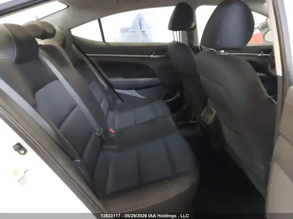 KMHD84LF1HU335995 2017 HYUNDAI ELANTRA - Image 8