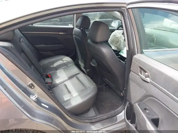 KMHD84LF1HU354241 2017 HYUNDAI ELANTRA - Image 8