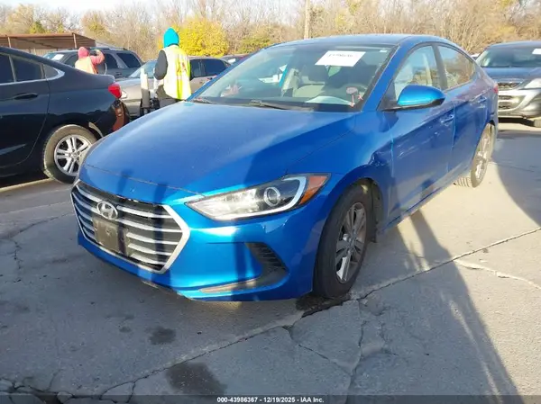 KMHD84LF1HU371475 2017 HYUNDAI ELANTRA - Image 2