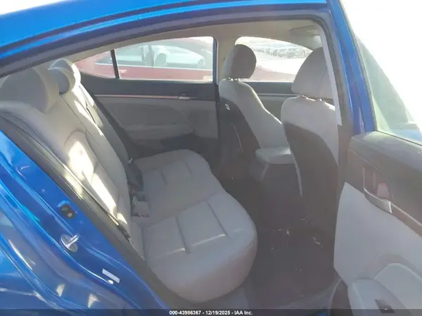 KMHD84LF1HU371475 2017 HYUNDAI ELANTRA - Image 8