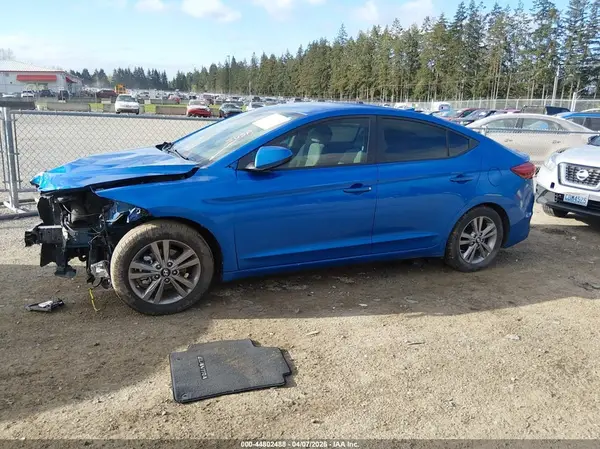 KMHD84LF1HU385716 2017 HYUNDAI ELANTRA - Image 2
