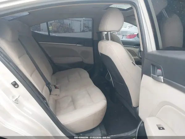 KMHD84LF1HU411103 2017 HYUNDAI ELANTRA - Image 8