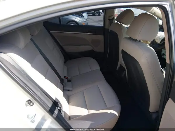 KMHD84LF1HU425289 2017 HYUNDAI ELANTRA - Image 8