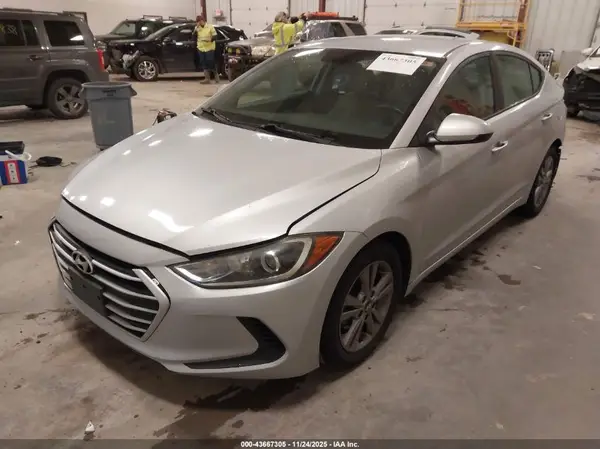 KMHD84LF1HU431836 2017 HYUNDAI ELANTRA - Image 2