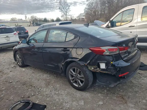 KMHD84LF1JU452403 2018 HYUNDAI ELANTRA - Image 2