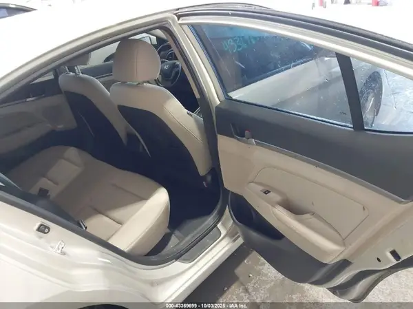 KMHD84LF1JU472621 2018 HYUNDAI ELANTRA - Image 8