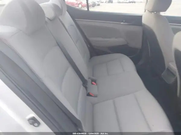 KMHD84LF1JU475468 2018 HYUNDAI ELANTRA - Image 8