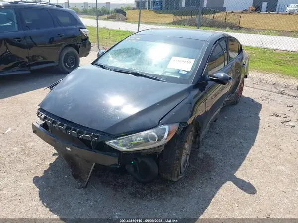 KMHD84LF1JU475602 2018 HYUNDAI ELANTRA - Image 2