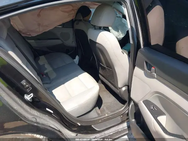 KMHD84LF1JU475602 2018 HYUNDAI ELANTRA - Image 8