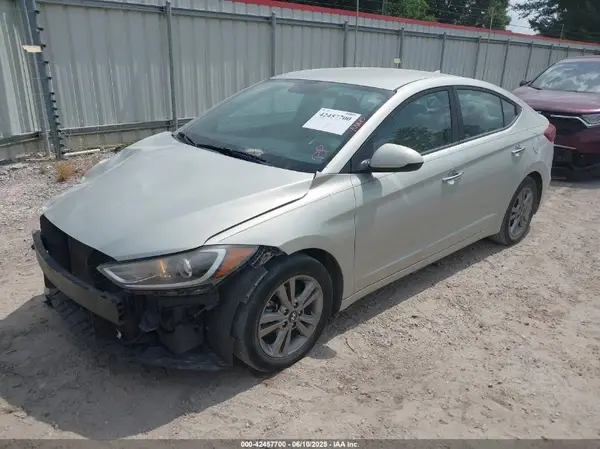 KMHD84LF1JU475972 2018 HYUNDAI ELANTRA - Image 2