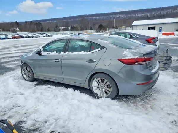KMHD84LF1JU557717 2018 HYUNDAI ELANTRA - Image 2