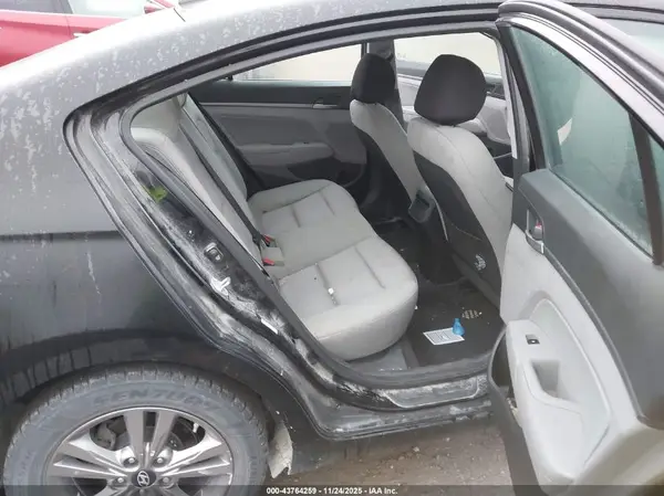KMHD84LF1JU584335 2018 HYUNDAI ELANTRA - Image 8