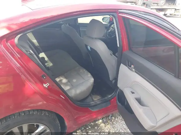 KMHD84LF1JU606561 2018 HYUNDAI ELANTRA - Image 8