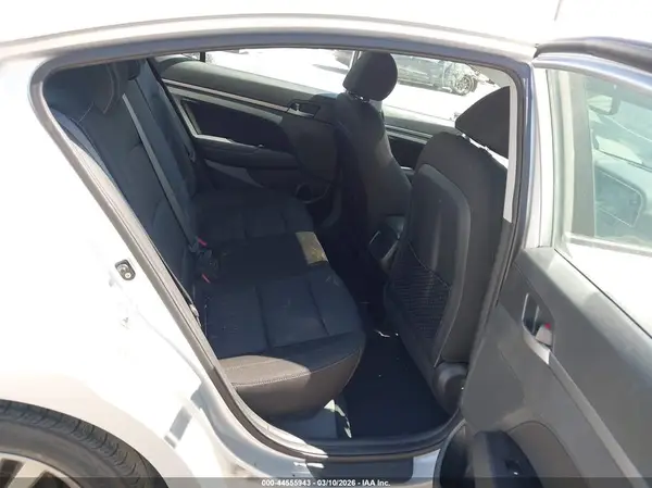 KMHD84LF1JU609475 2018 HYUNDAI ELANTRA - Image 8