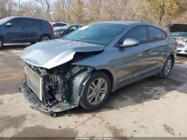 KMHD84LF1JU610772 2018 HYUNDAI ELANTRA - Image 2