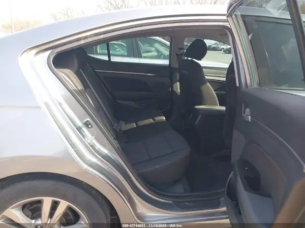 KMHD84LF1JU610772 2018 HYUNDAI ELANTRA - Image 8