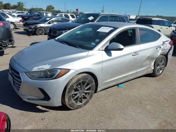 KMHD84LF1JU620878 2018 HYUNDAI ELANTRA - Image 2
