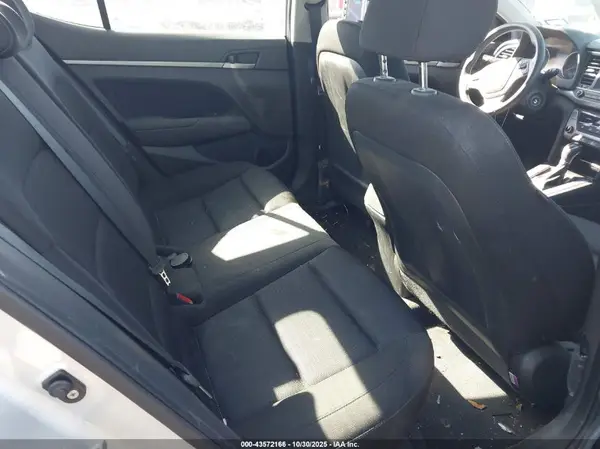 KMHD84LF1JU620878 2018 HYUNDAI ELANTRA - Image 8