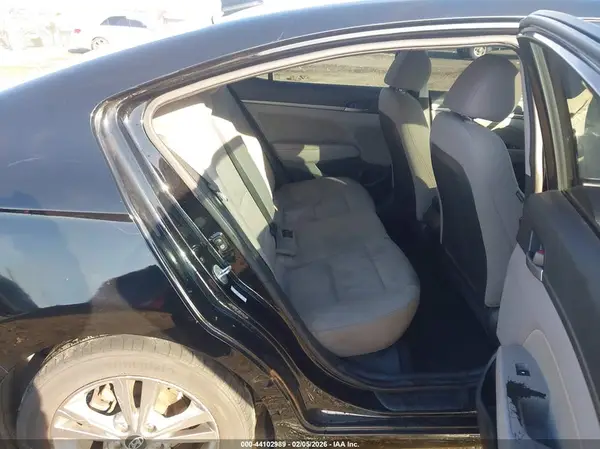 KMHD84LF1JU620895 2018 HYUNDAI ELANTRA - Image 8